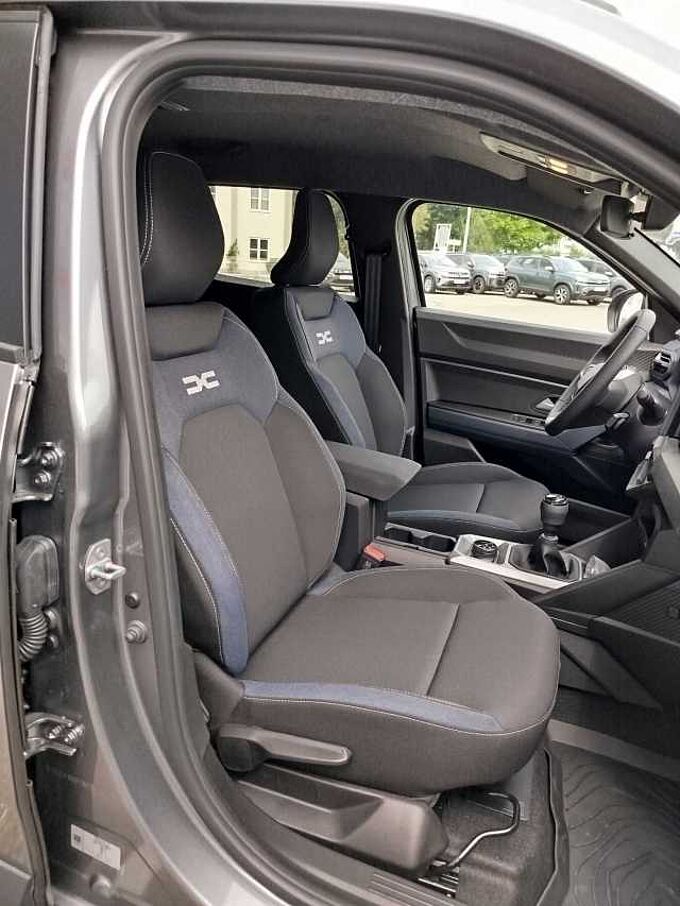 Dacia Duster Journey TCe 130 Mild-Hybrid 4x4, AHK, Winter+City+Technik+Navi