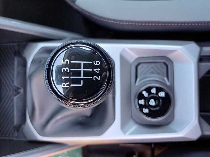 Dacia Duster EXTREME TCe 130 4x4 SITZHEIZUNG/NAVI,/City/Technikpaket