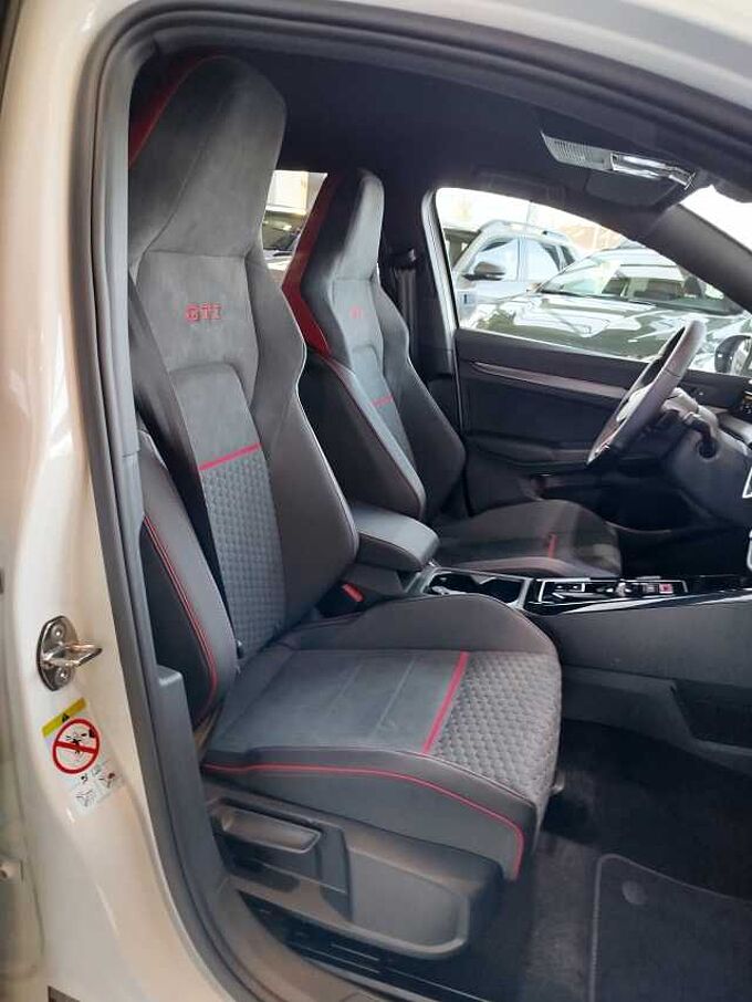 Volkswagen Golf VIII GTI CLUBSPORT 2.0 TSI DSG *SOFORT!*