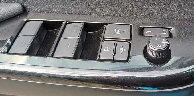 Toyota Hilux Invincible Double Cab 2.8 D-4D AUTOM./NAVI/KAMERA