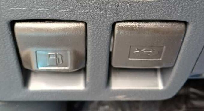 Toyota Hilux Invincible Double Cab 2.8 D-4D AUTOM./NAVI/KAMERA