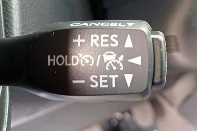 Toyota Hilux Invincible Double Cab 2.8 D-4D AUTOM./NAVI/KAMERA