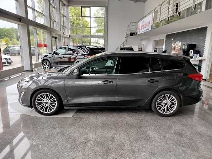 Ford Focus Turnier Titanium 2.0 Automatik *PANO/AHK/SOUND*