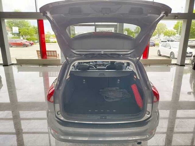 Ford Focus Turnier Titanium 2.0 Automatik *PANO/AHK/SOUND*