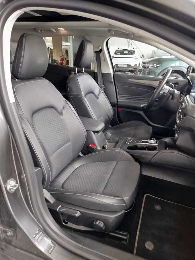Ford Focus Turnier Titanium 2.0 Automatik *PANO/AHK/SOUND*