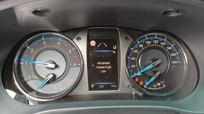 Toyota Hilux Invincible Double Cab 2.8 D-4D MildHybrid AUTOM./NAVI/KAMERA