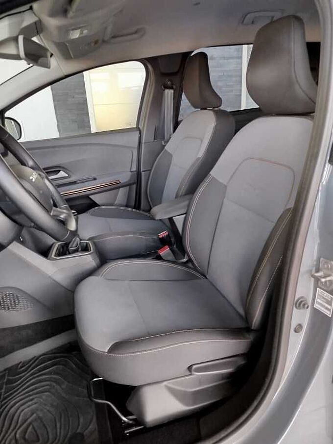 Dacia Jogger Extreme+ TCe 110 7-Sitzer NAVI/SHZ/KAMERA/PDC