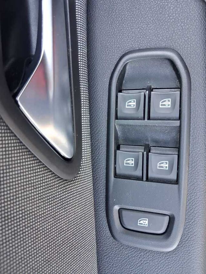 Dacia Duster 1.3 TCE 4x4, Techroad, Navi