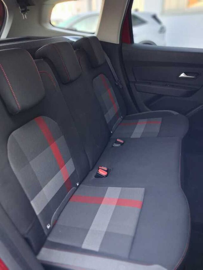 Dacia Duster 1.3 TCE 4x4, Techroad, Navi, AHK