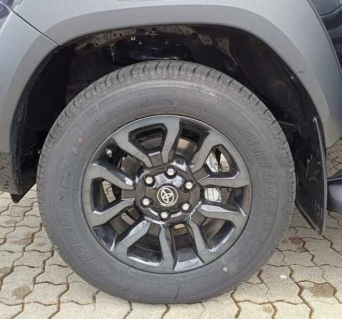Toyota Hilux Invincible Double Cab 2.8 D-4D MildHybrid AUTOM./AHK/NAVI/KAMERA