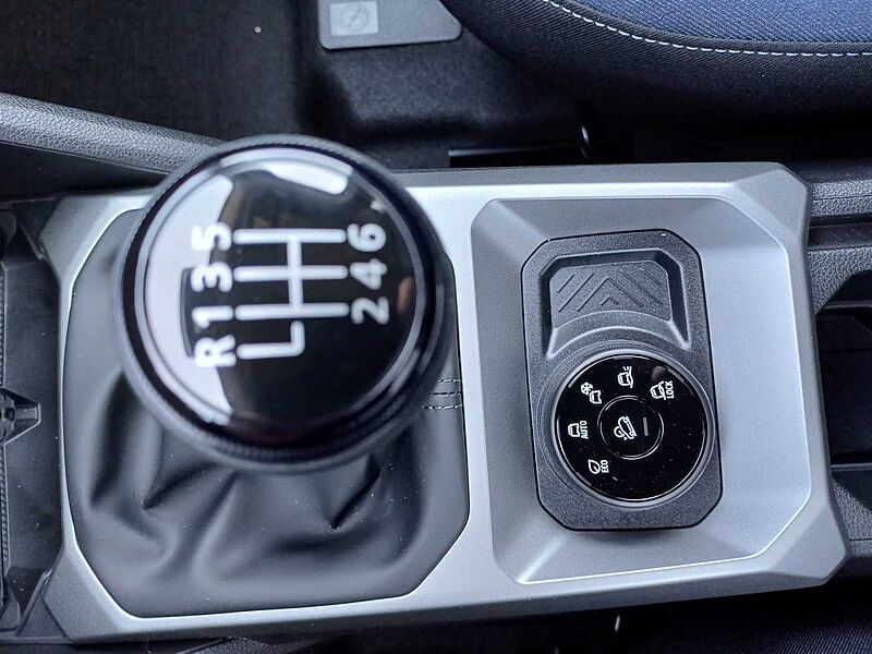 Dacia Duster Journey TCe 130 4x4 Navi, Winterpaket, Citypaket sof. verfügbar