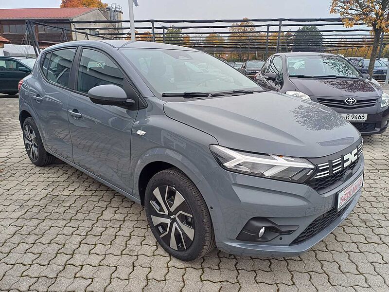 Dacia Sandero Expression TCe 90/Navi/Kamera/PDC vo. + hi.