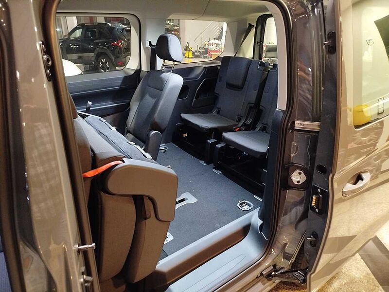 Volkswagen Caddy Maxi Family 1.5 TSI DSG AHK/7SITZE/KAMERA