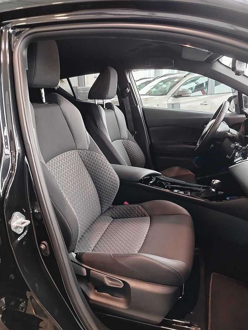 Toyota C-HR 1.8 Hybrid Team-D NAVI/KAMERA/SHZ/LHZ