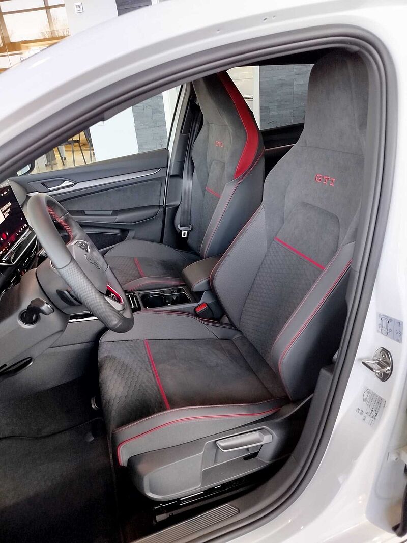 Volkswagen Golf VIII GTI CLUBSPORT 2.0 TSI DSG *SOFORT! *