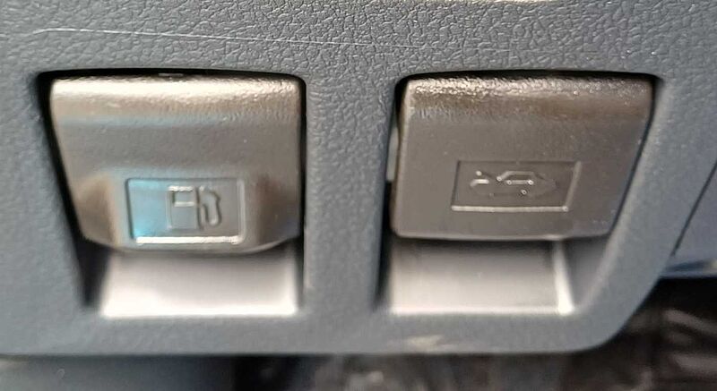 Toyota Hilux Invincible Double Cab 2.8 D-4D AUTOM. /NAVI/KAMERA