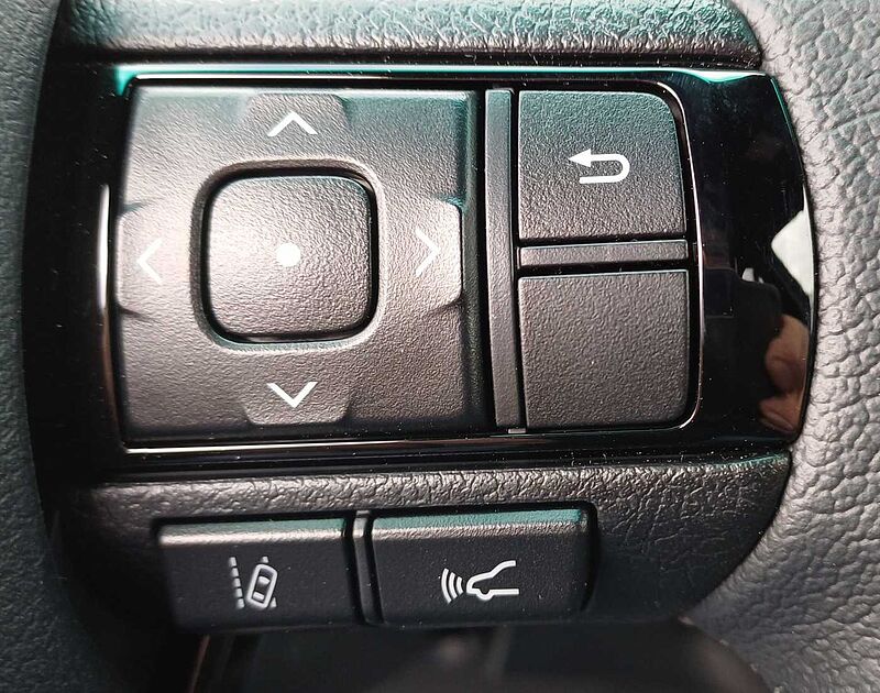 Toyota Hilux Invincible Double Cab 2.8 D-4D AUTOM. /NAVI/KAMERA