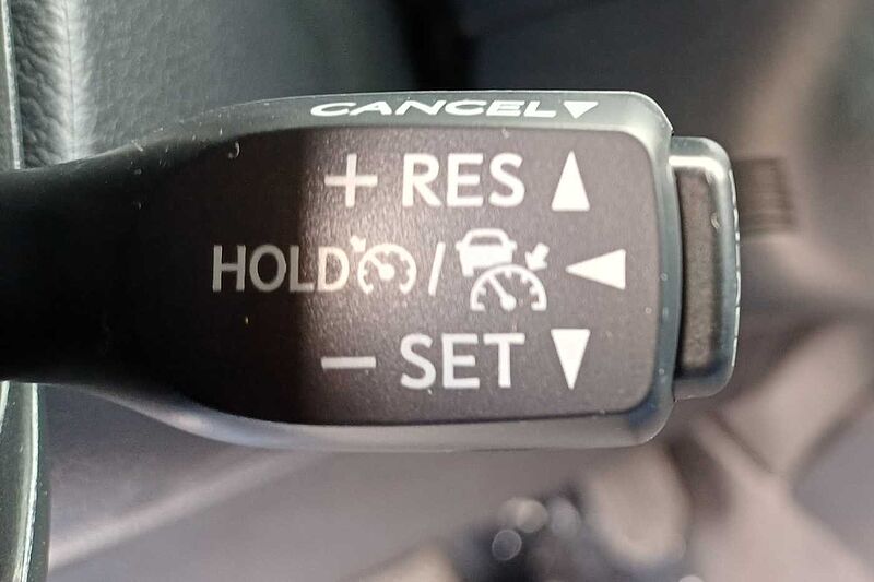 Toyota Hilux Invincible Double Cab 2.8 D-4D AUTOM. /NAVI/KAMERA