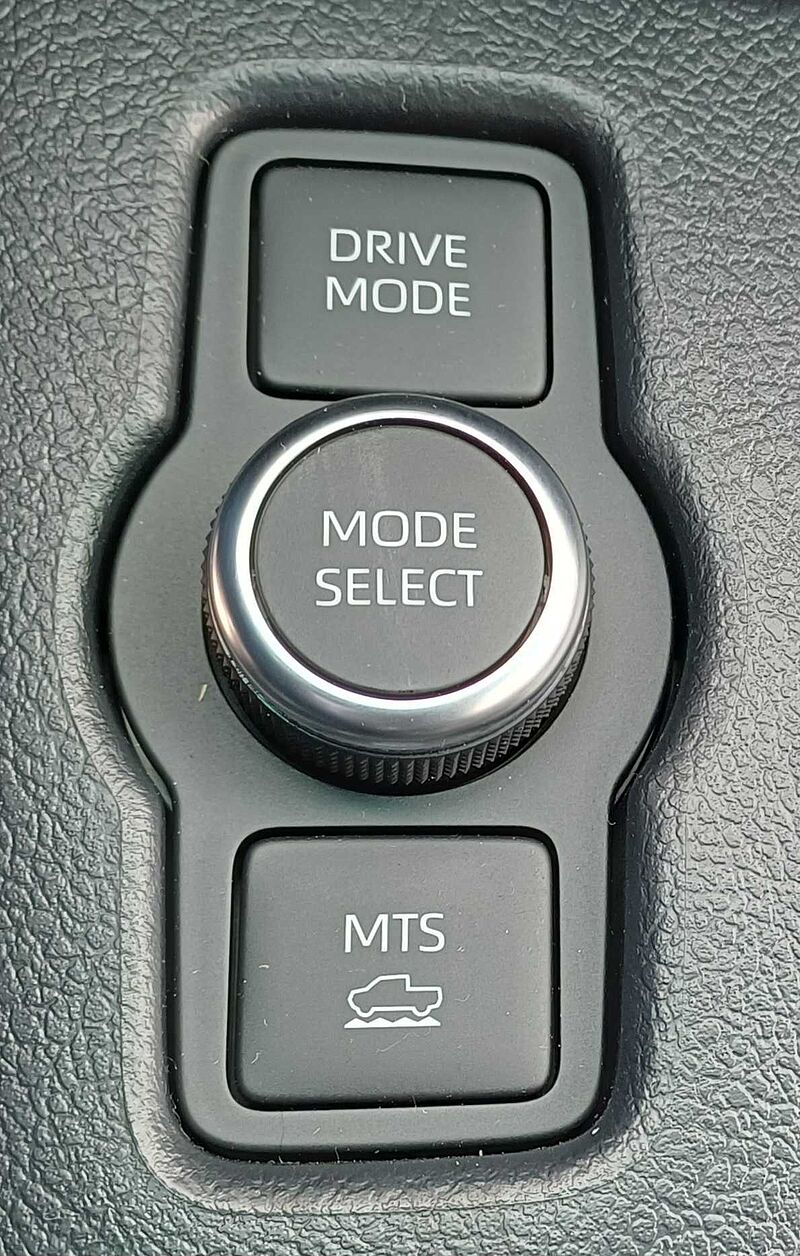 Toyota Hilux Invincible Double Cab 2.8 D-4D MildHybrid AUTOM. /NAVI/KAMERA