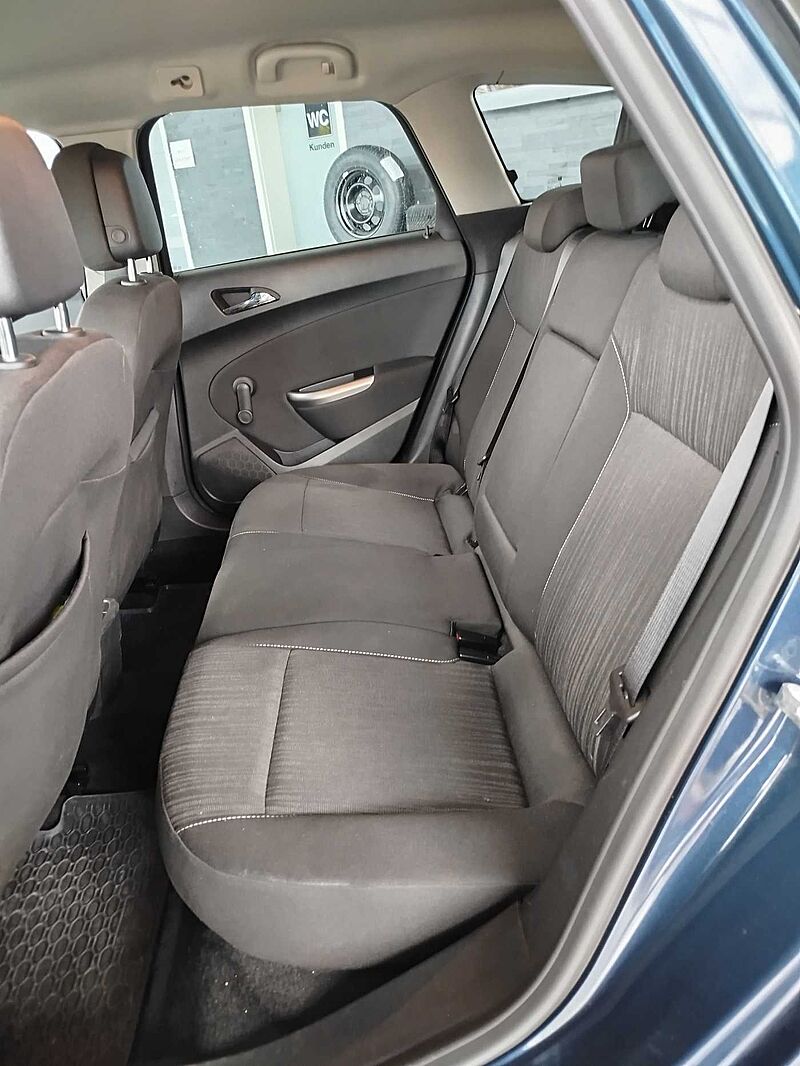 Opel Astra J Sports Tourer 1.7 CDTI