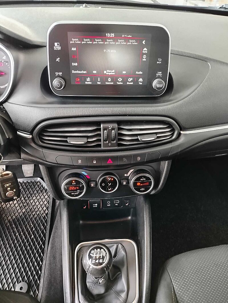 Fiat Tipo 1.4 T-Jet *KAMERA/KLIMAAUTOMATIK*