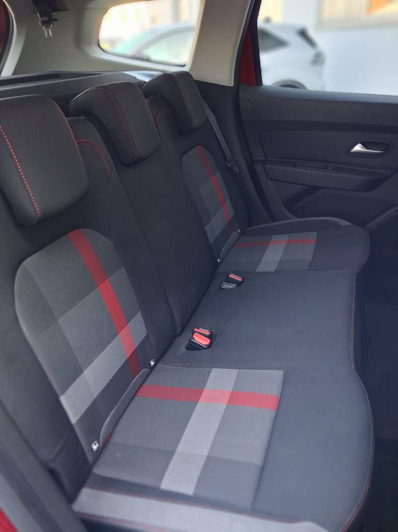 Dacia Duster 1.3 TCE 4x4, Techroad, Navi
