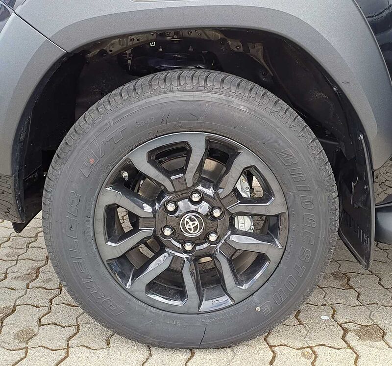 Toyota Hilux Invincible Double Cab 2.8 D-4D MildHybrid AUTOM. /AHK/NAVI/KAMERA